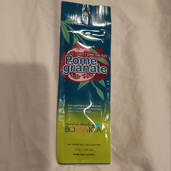 Bundle of Tanning Lotion Packets - Picture 1 of 3